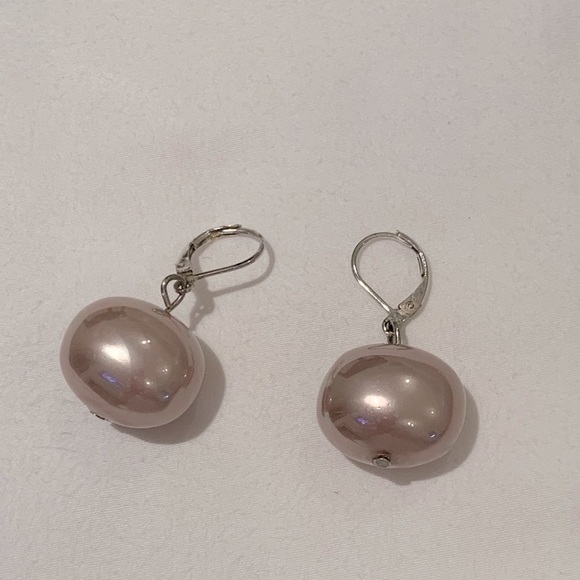 NWOT Boutique Pink Glass Pearl Drop Earrings - Picture 4 of 4